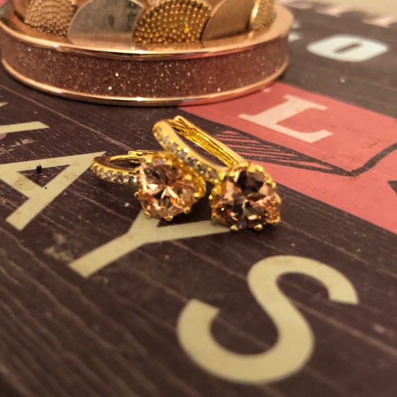 18K Heart Shaped Cubic Zirconia Champagne Hoop Ear - Picture 5 of 8